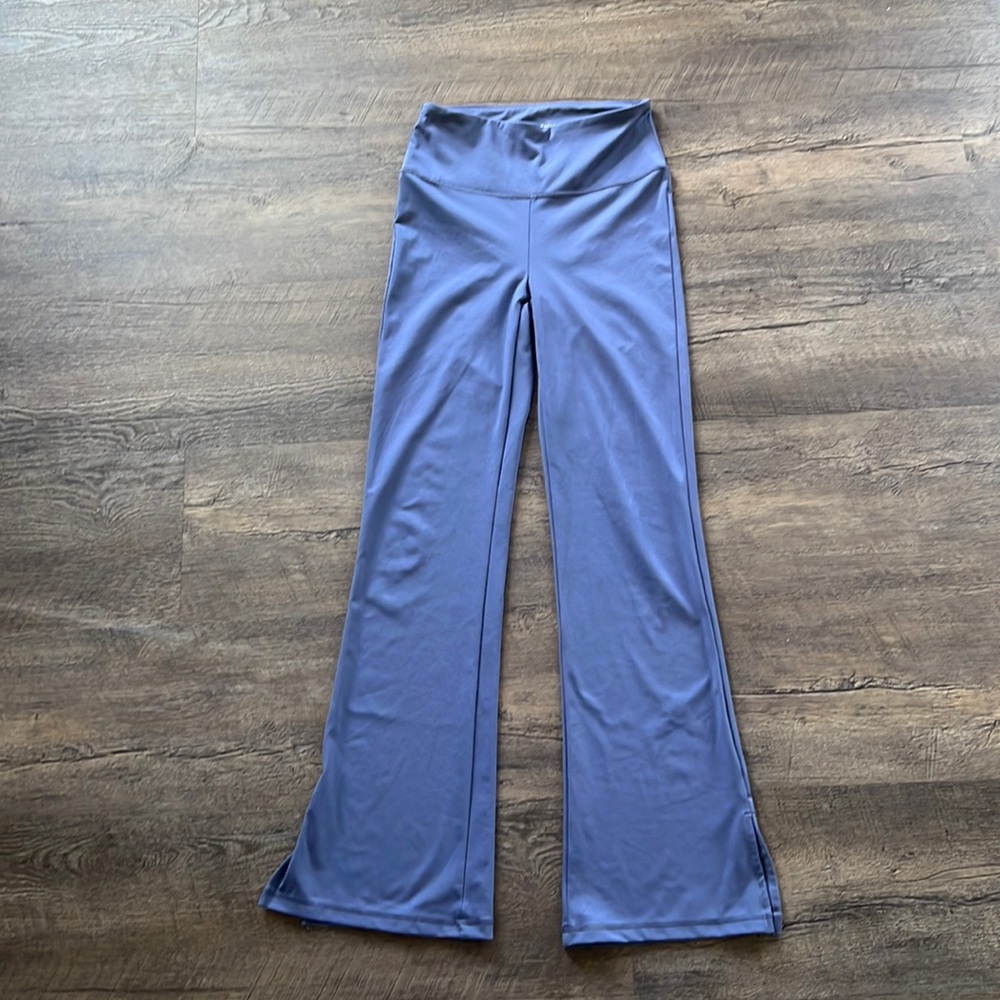 American Eagle Women’s: Blue flared leggings